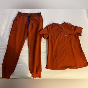 Figs Auburn Scrub Set (Zamora scrub pants and one pocket scrub top). Size small